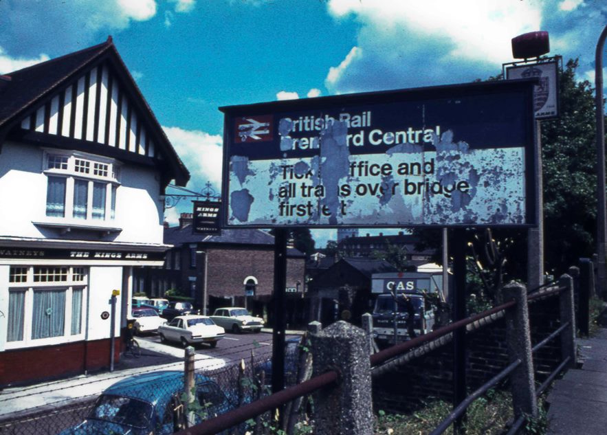 Brentford Central Station sign, Kings Arms