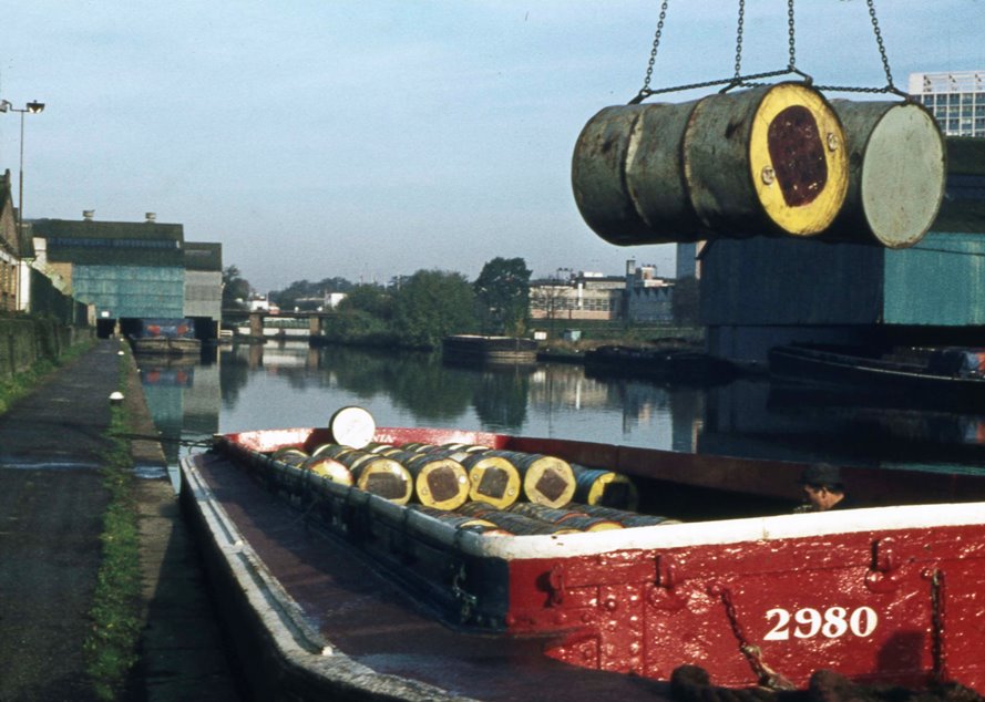 Loading lime juice drums on to the Voxina barge, Brentford Dock